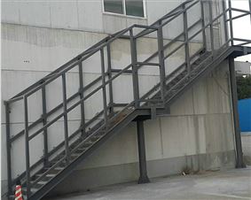 室外鋼構(gòu)樓梯
